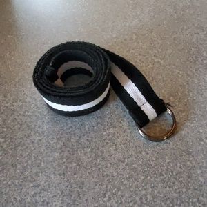NWOT, black and white canvas belt